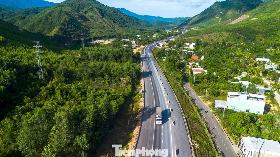 Toàn cảnh dự án mở rộng cao tốc La Sơn - Hòa Liên sắp về đích Toàn cảnh dự án mở rộng cao tốc La Sơn - Hòa Liên sắp về đích