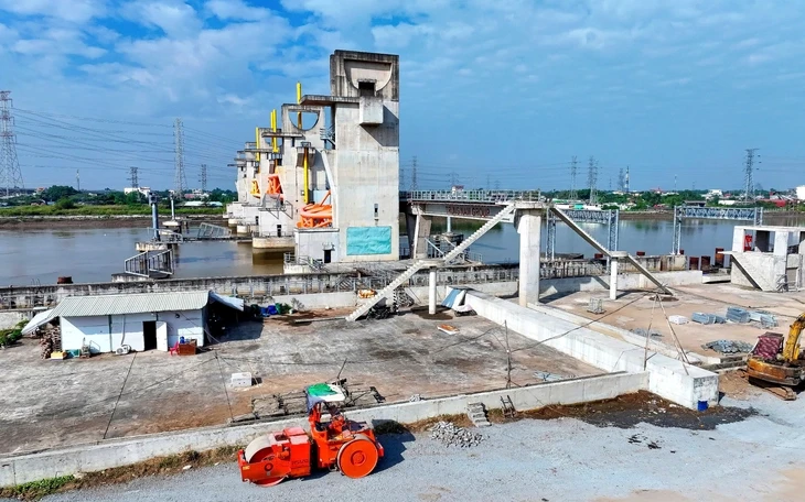 TP.HCM 5 tháng đầu năm: Công nghiệp, thương mại bứt phá, giải ngân vốn đầu tư công mới 16% TP.HCM 5 tháng đầu năm: Công nghiệp, thương mại bứt phá, giải ngân vốn đầu tư công mới 16%