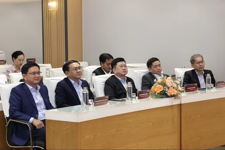 TP.HCM muốn bắt tay đại học, viện nghiên cứu để gỡ bài toán lớn về tăng trưởng TP.HCM muốn bắt tay đại học, viện nghiên cứu để gỡ bài toán lớn về tăng trưởng