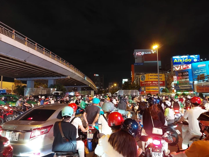 TP.HCM tăng tốc giải bài toán kẹt xe ở ngã tư Hàng Xanh TP.HCM tăng tốc giải bài toán kẹt xe ở ngã tư Hàng Xanh