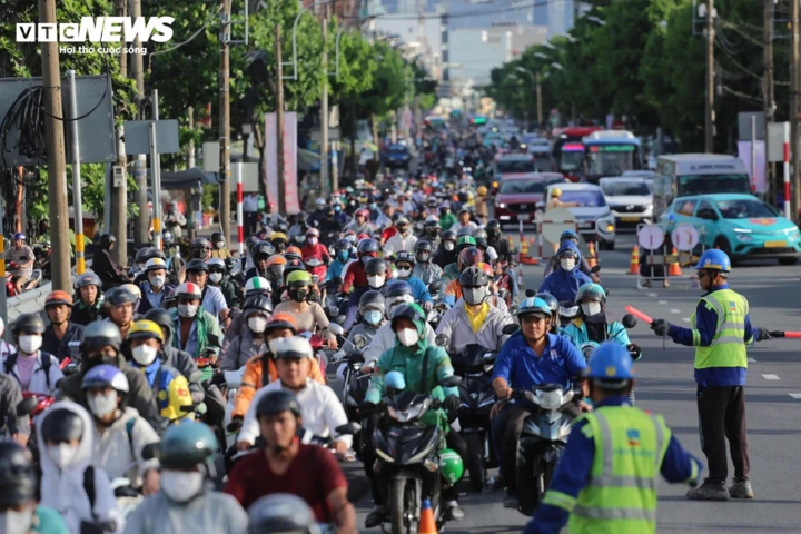 TP.HCM tăng tốc giải bài toán kẹt xe ở ngã tư Hàng Xanh TP.HCM tăng tốc giải bài toán kẹt xe ở ngã tư Hàng Xanh
