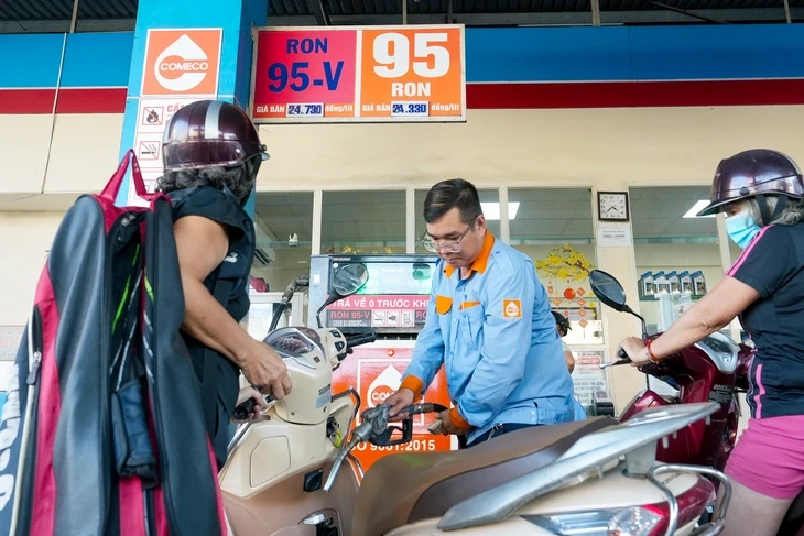 Triển khai sớm xăng sinh học E10RON95: Giảm áp lực nguồn cung và hạ nhiệt giá xăng dầu Triển khai sớm xăng sinh học E10RON95: Giảm áp lực nguồn cung và hạ nhiệt giá xăng dầu