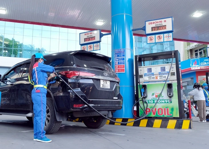 Triển khai sớm xăng sinh học E10RON95: Giảm áp lực nguồn cung và hạ nhiệt giá xăng dầu Triển khai sớm xăng sinh học E10RON95: Giảm áp lực nguồn cung và hạ nhiệt giá xăng dầu