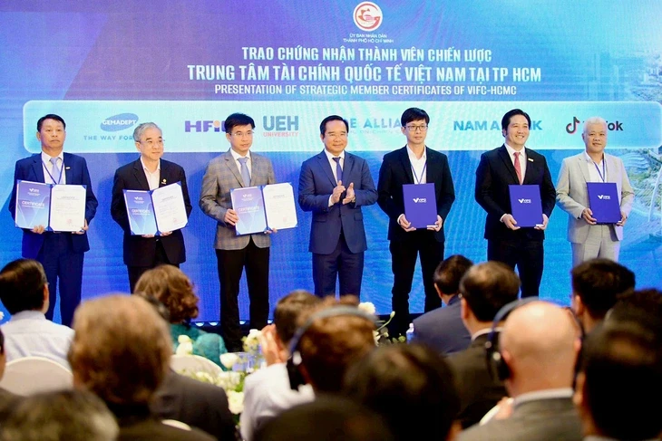 Trung tâm tài chính quốc tế Việt Nam: Có thể đi sau nhưng không về sau Trung tâm tài chính quốc tế Việt Nam: Có thể đi sau nhưng không về sau