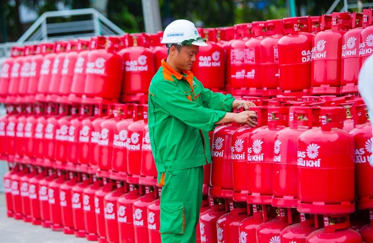 Từ 1-4, giá gas đồng loạt tăng thêm khoảng 95.000 đồng/bình 12kg Từ 1-4, giá gas đồng loạt tăng thêm khoảng 95.000 đồng/bình 12kg
