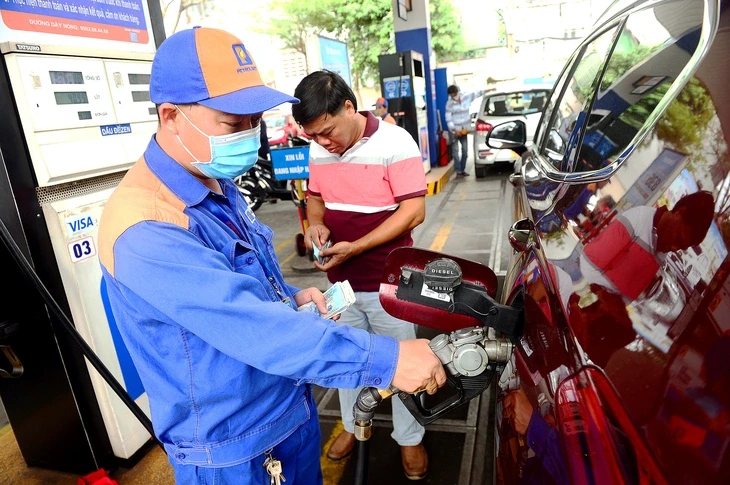 Từ 23h khuya 19-3: Xăng RON95-III tăng hơn 5.100 đồng/lít; dầu hỏa tăng gần 9.000 đồng/lít