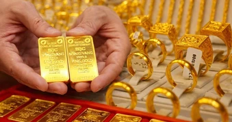 Từ nay, tất cả người dân đi bán vàng từ 5 triệu đồng trong ngày phải chuyển khoản, dùng tiền mặt có thể bị phạt tới 20 triệu đồng