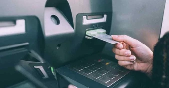 Từ ngày mai 4/10, một ngân hàng dừng chuyển tiền, rút tiền bằng thẻ trong các trường hợp sau