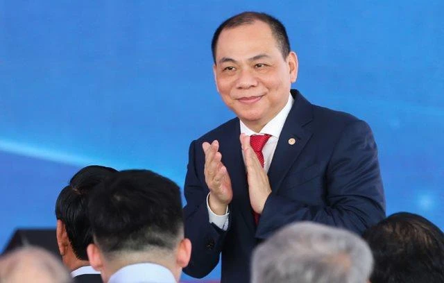 Tỷ phú Phạm Nhật Vượng bất ngờ xuất hiện bên cạnh Warrren Buffett Tỷ phú Phạm Nhật Vượng bất ngờ xuất hiện bên cạnh Warrren Buffett