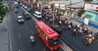 UBND TP.HCM yêu cầu kiểm tra giá vé xe, theo dõi việc cung ứng xăng dầu tại đại lý