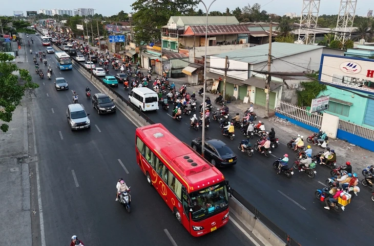UBND TP.HCM yêu cầu kiểm tra giá vé xe, theo dõi việc cung ứng xăng dầu tại đại lý UBND TP.HCM yêu cầu kiểm tra giá vé xe, theo dõi việc cung ứng xăng dầu tại đại lý