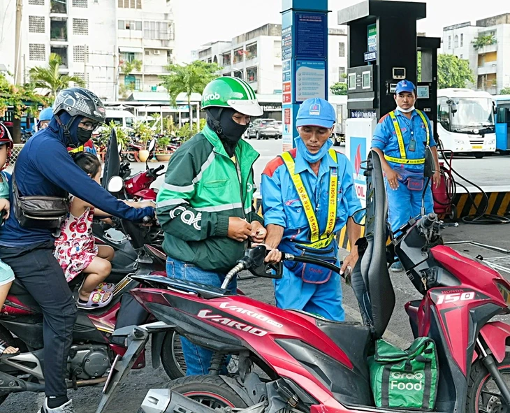 Ứng phó giá xăng dầu: Sớm thiết kế gói hỗ trợ nền kinh tế Ứng phó giá xăng dầu: Sớm thiết kế gói hỗ trợ nền kinh tế