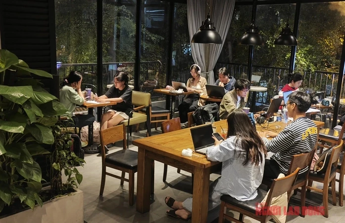 Vào quán cà phê ngồi 10 tiếng chỉ gọi 1 ly nước: Thu phí hay làm ngơ để giữ khách?