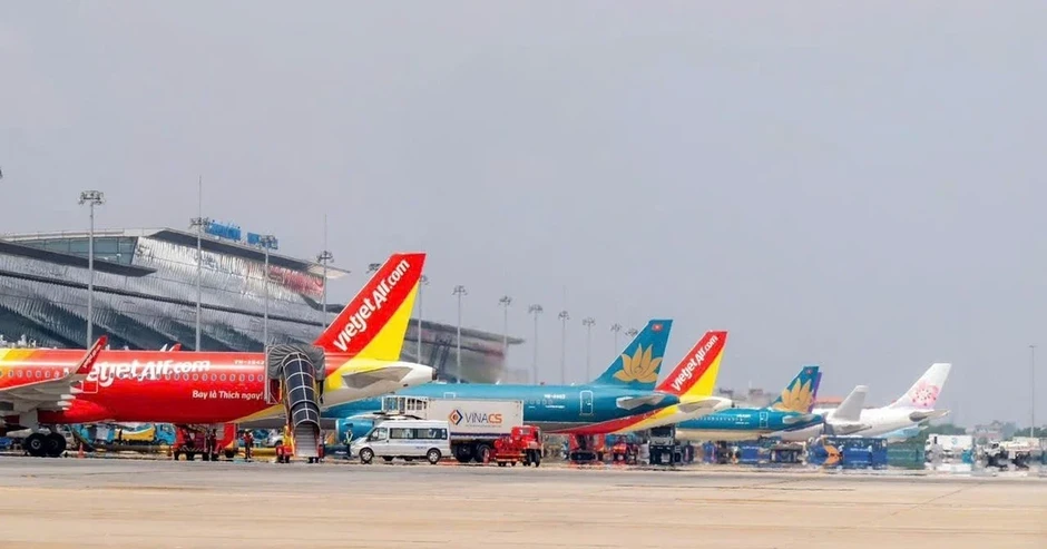 Vé bay tăng cao bất ngờ, khứ hồi TP.HCM - Hà Nội sắp chạm mốc 6 triệu đồng Vé bay tăng cao bất ngờ, khứ hồi TP.HCM - Hà Nội sắp chạm mốc 6 triệu đồng