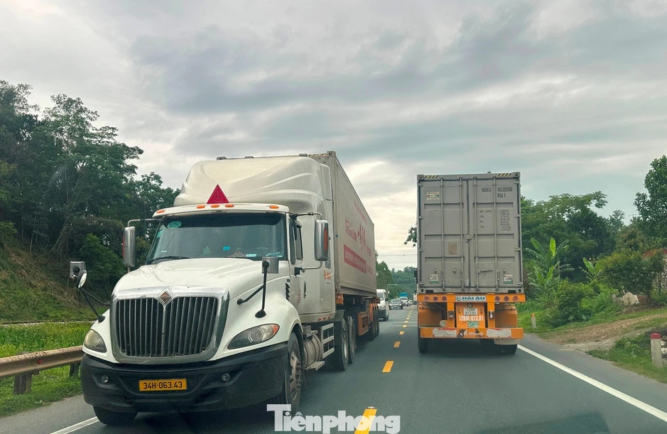 Vì sao 27 km cao tốc Hữu Nghị - Chi Lăng chưa thể thông xe? Vì sao 27 km cao tốc Hữu Nghị - Chi Lăng chưa thể thông xe?