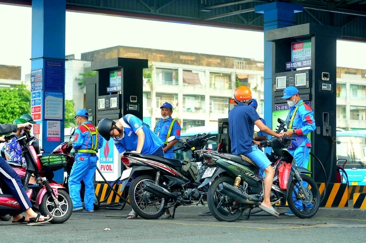 Vì sao giá xăng dầu điều chỉnh ba phiên liên tiếp, dầu bật tăng mạnh trở lại? Vì sao giá xăng dầu điều chỉnh ba phiên liên tiếp, dầu bật tăng mạnh trở lại?
