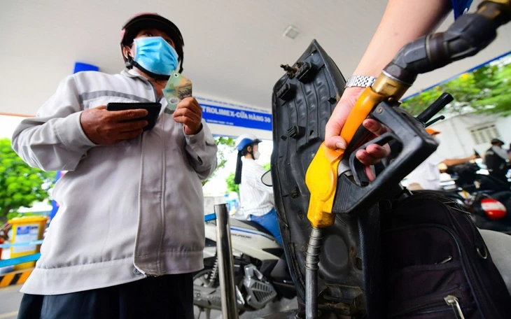 Vì sao giá xăng dầu điều chỉnh ba phiên liên tiếp, dầu bật tăng mạnh trở lại? Vì sao giá xăng dầu điều chỉnh ba phiên liên tiếp, dầu bật tăng mạnh trở lại?