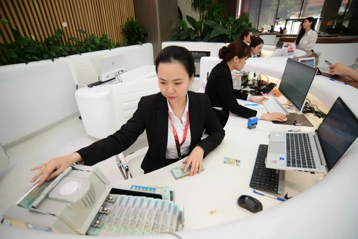 Vì sao nhà đầu tư chứng khoán theo dõi sát lãi suất liên ngân hàng? Vì sao nhà đầu tư chứng khoán theo dõi sát lãi suất liên ngân hàng?