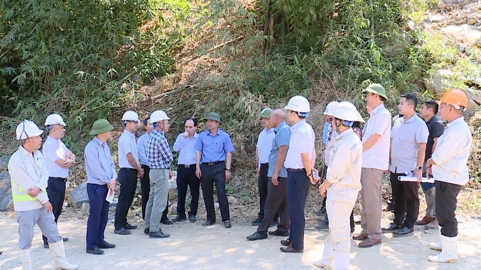 Việt Nam đang đào núi xây hầm dài hơn 600m thuộc dự án 10.000 tỷ đồng, quyết thông hầm ngay tháng sau Việt Nam đang đào núi xây hầm dài hơn 600m thuộc dự án 10.000 tỷ đồng, quyết thông hầm ngay tháng sau