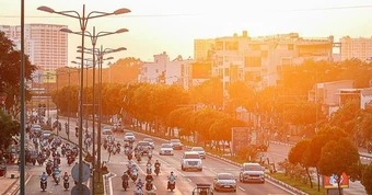 Việt Nam sở hữu một đại lộ nội đô rộng bậc nhất: Quy mô tới 12 làn xe, được ví đẹp như châu Âu, hàng loạt dự án bất động sản mọc dọc hai bên
