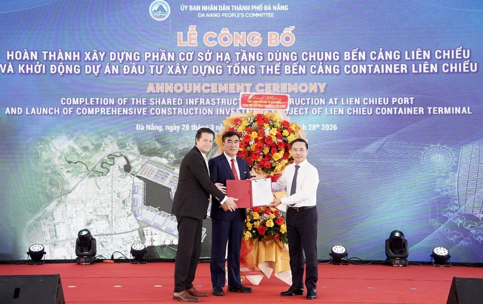 Việt Nam vừa khởi động dự án siêu cảng 2 tỷ USD, quy mô hơn 170 ha Việt Nam vừa khởi động dự án siêu cảng 2 tỷ USD, quy mô hơn 170 ha