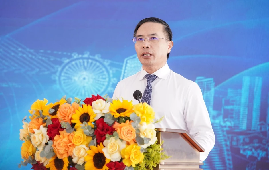 Việt Nam vừa khởi động dự án siêu cảng 2 tỷ USD, quy mô hơn 170 ha Việt Nam vừa khởi động dự án siêu cảng 2 tỷ USD, quy mô hơn 170 ha