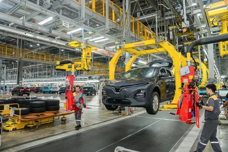 VinFast nói về kế hoạch tái cấu trúc: Giảm áp lực nợ, kỳ vọng năm 2027 có lãi VinFast nói về kế hoạch tái cấu trúc: Giảm áp lực nợ, kỳ vọng năm 2027 có lãi