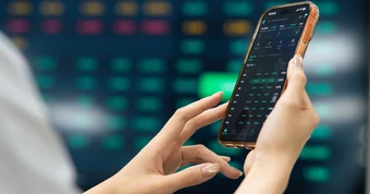 VN-Index bứt tốc sau 'cú hích kép', chuyên gia nhìn nhận gì về xu hướng?