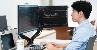 VN-Index 'đỏ lửa' đầu tuần, nỗ lực phục hồi nhưng không thành