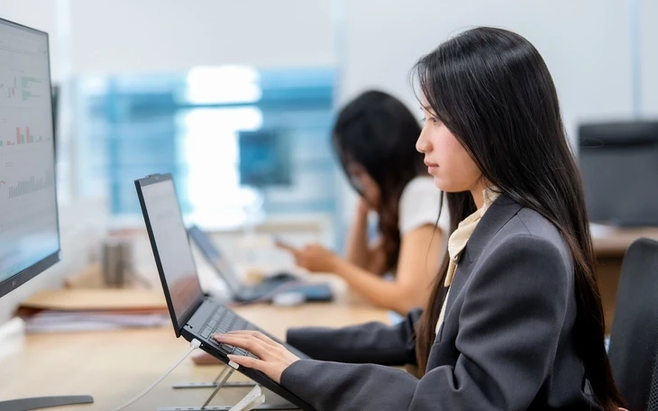 VN-Index hụt hơi sau đỉnh lịch sử, cổ phiếu dầu khí 'gánh' chỉ số VN-Index hụt hơi sau đỉnh lịch sử, cổ phiếu dầu khí 'gánh' chỉ số