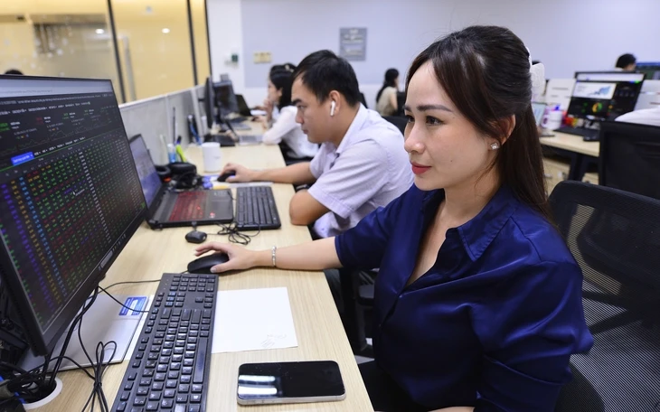 VN-Index hụt hơi sau đỉnh lịch sử, cổ phiếu dầu khí 'gánh' chỉ số VN-Index hụt hơi sau đỉnh lịch sử, cổ phiếu dầu khí 'gánh' chỉ số