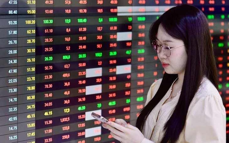 VN-Index hụt hơi sau đỉnh lịch sử, cổ phiếu dầu khí 'gánh' chỉ số VN-Index hụt hơi sau đỉnh lịch sử, cổ phiếu dầu khí 'gánh' chỉ số
