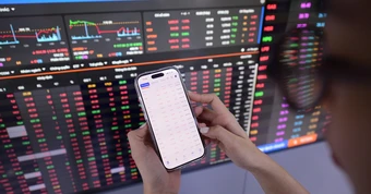 VN-Index kéo ngược 50 điểm trong vài giờ, nhà đầu tư trải qua phiên choáng váng