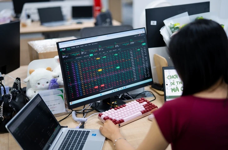 VN-Index ‘lượn sóng’ trong phiên giao dịch đầu tiên sau tin chiến sự Iran VN-Index ‘lượn sóng’ trong phiên giao dịch đầu tiên sau tin chiến sự Iran