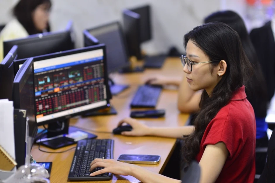 VN-Index tăng mạnh Ngày vía Thần Tài, VNM bất ngờ bị 'xả' 2.200 tỉ đồng VN-Index tăng mạnh Ngày vía Thần Tài, VNM bất ngờ bị 'xả' 2.200 tỉ đồng