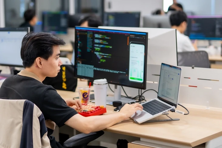 VN-Index vượt đỉnh lịch sử, chạm mốc 1.908 điểm