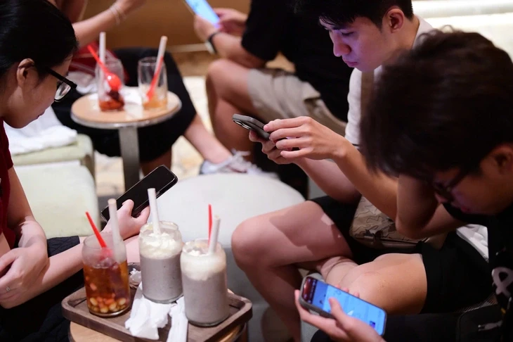 Với 1,29 tỉ lượt tải, người dùng Việt chơi game di động nhiều và lâu hàng đầu khu vực Với 1,29 tỉ lượt tải, người dùng Việt chơi game di động nhiều và lâu hàng đầu khu vực