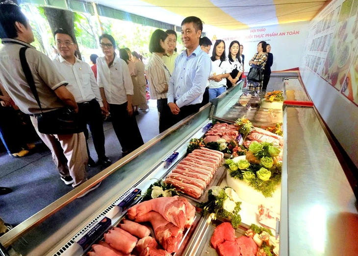 Với hơn 2,5 triệu học sinh, TP.HCM làm gì để suất ăn học đường được an toàn? Với hơn 2,5 triệu học sinh, TP.HCM làm gì để suất ăn học đường được an toàn?