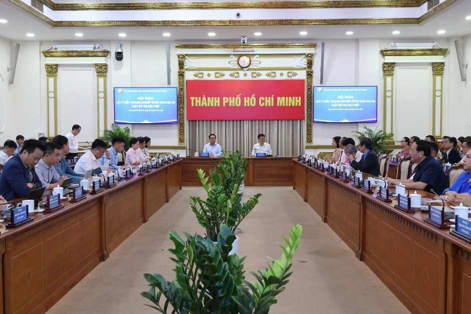 'Vua' cảng biển nêu nghịch lý: Đi đường thủy tốn 700 nghìn, đường bộ mất 4 triệu 'Vua' cảng biển nêu nghịch lý: Đi đường thủy tốn 700 nghìn, đường bộ mất 4 triệu