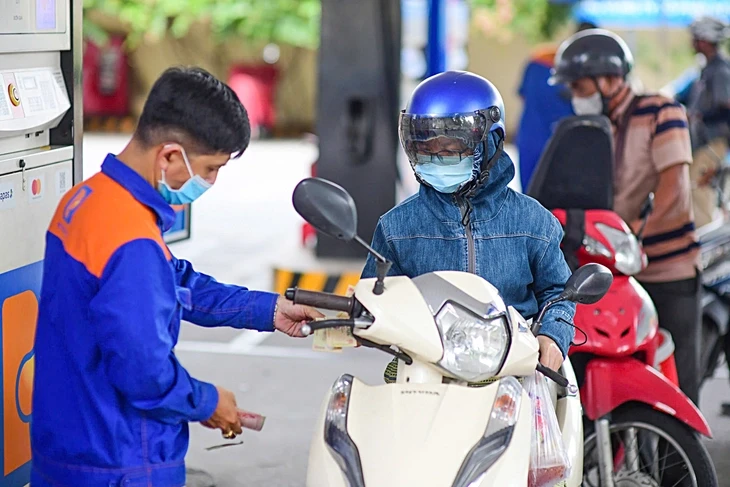 Vừa công bố điều hành xăng dầu lúc rạng sáng, Bộ Công Thương tiếp tục có thông báo mới Vừa công bố điều hành xăng dầu lúc rạng sáng, Bộ Công Thương tiếp tục có thông báo mới