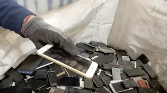 Xây trung tâm dữ liệu từ 2.000 điện thoại cũ, giảm 50% phát thải carbon - Báo TinVina