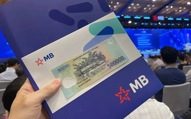 Xếp hạng hiệu suất nhân viên ngân hàng: Có nơi mỗi người tạo gần 3 tỉ đồng/năm Xếp hạng hiệu suất nhân viên ngân hàng: Có nơi mỗi người tạo gần 3 tỉ đồng/năm