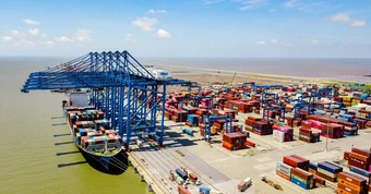 Xin 'giấy thông hành' cho tàu Việt Nam qua eo biển Hormuz