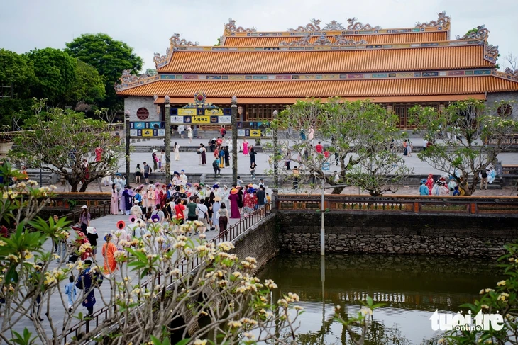 Xứ sở mộng mơ Huế cũng tưng bừng du khách, thêm điểm nhấn mới là cầu Thuận An Xứ sở mộng mơ Huế cũng tưng bừng du khách, thêm điểm nhấn mới là cầu Thuận An