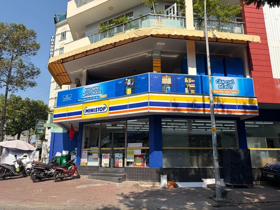 Xuất hiện tủ gửi đồ thông minh tại cửa hàng tiện lợi Xuất hiện tủ gửi đồ thông minh tại cửa hàng tiện lợi