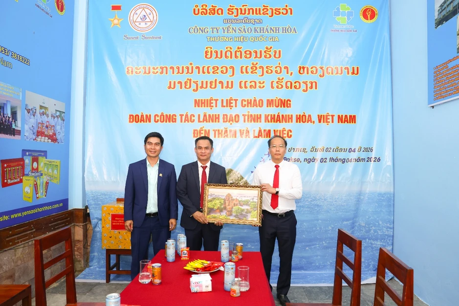Yến sào Khánh Hòa đẩy mạnh quan hệ hữu nghị và kinh doanh tại Lào Yến sào Khánh Hòa đẩy mạnh quan hệ hữu nghị và kinh doanh tại Lào