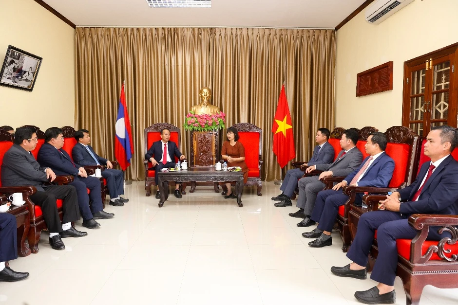 Yến sào Khánh Hòa đẩy mạnh quan hệ hữu nghị và kinh doanh tại Lào Yến sào Khánh Hòa đẩy mạnh quan hệ hữu nghị và kinh doanh tại Lào