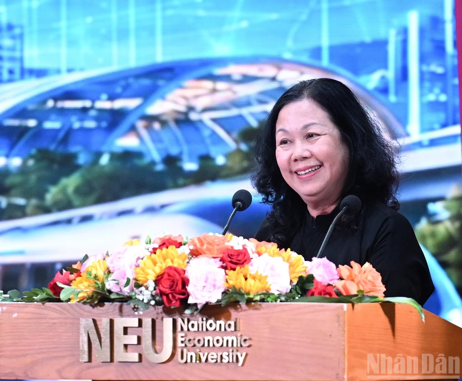 [Ảnh] Hội thảo khoa học quốc gia: “Đổi mới mô hình phát triển của Việt Nam đáp ứng yêu cầu kỷ nguyên mới”