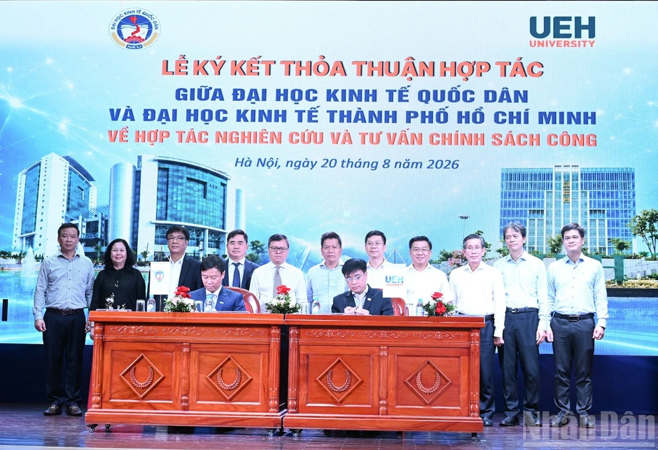 [Ảnh] Hội thảo khoa học quốc gia: “Đổi mới mô hình phát triển của Việt Nam đáp ứng yêu cầu kỷ nguyên mới”