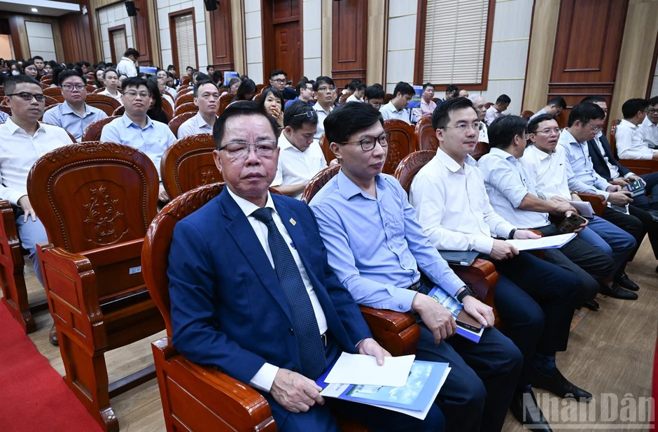 [Ảnh] Hội thảo khoa học quốc gia: “Đổi mới mô hình phát triển của Việt Nam đáp ứng yêu cầu kỷ nguyên mới”